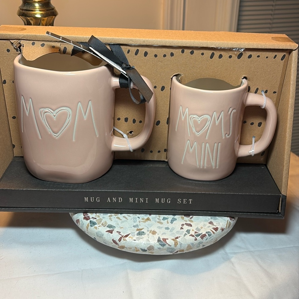 Rae Dunn mom and child mug set